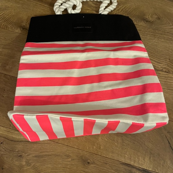 Victoria Secret Weekend Tote bag - nwot - large. - Picture 6 of 9